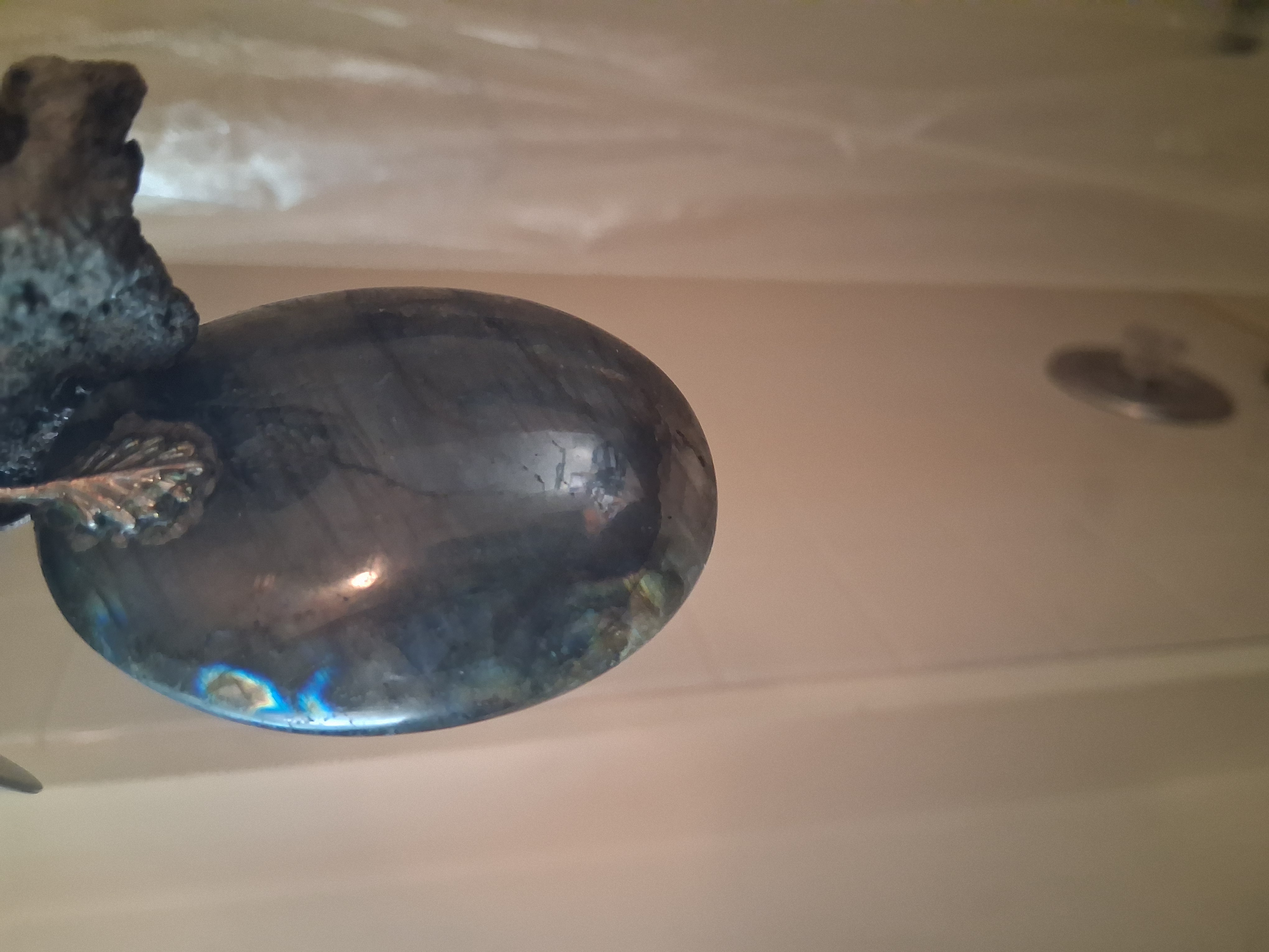 The piece turned, the flash on the left