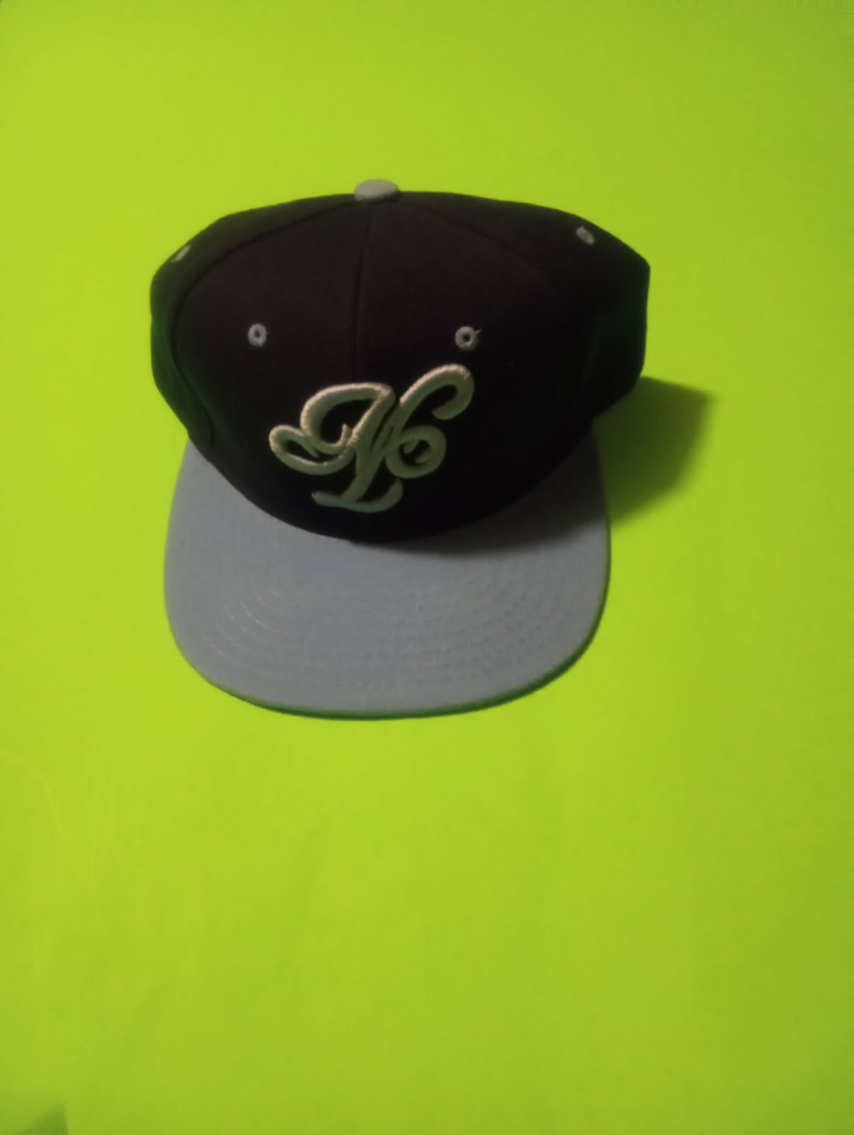 Snapback — Black & White
